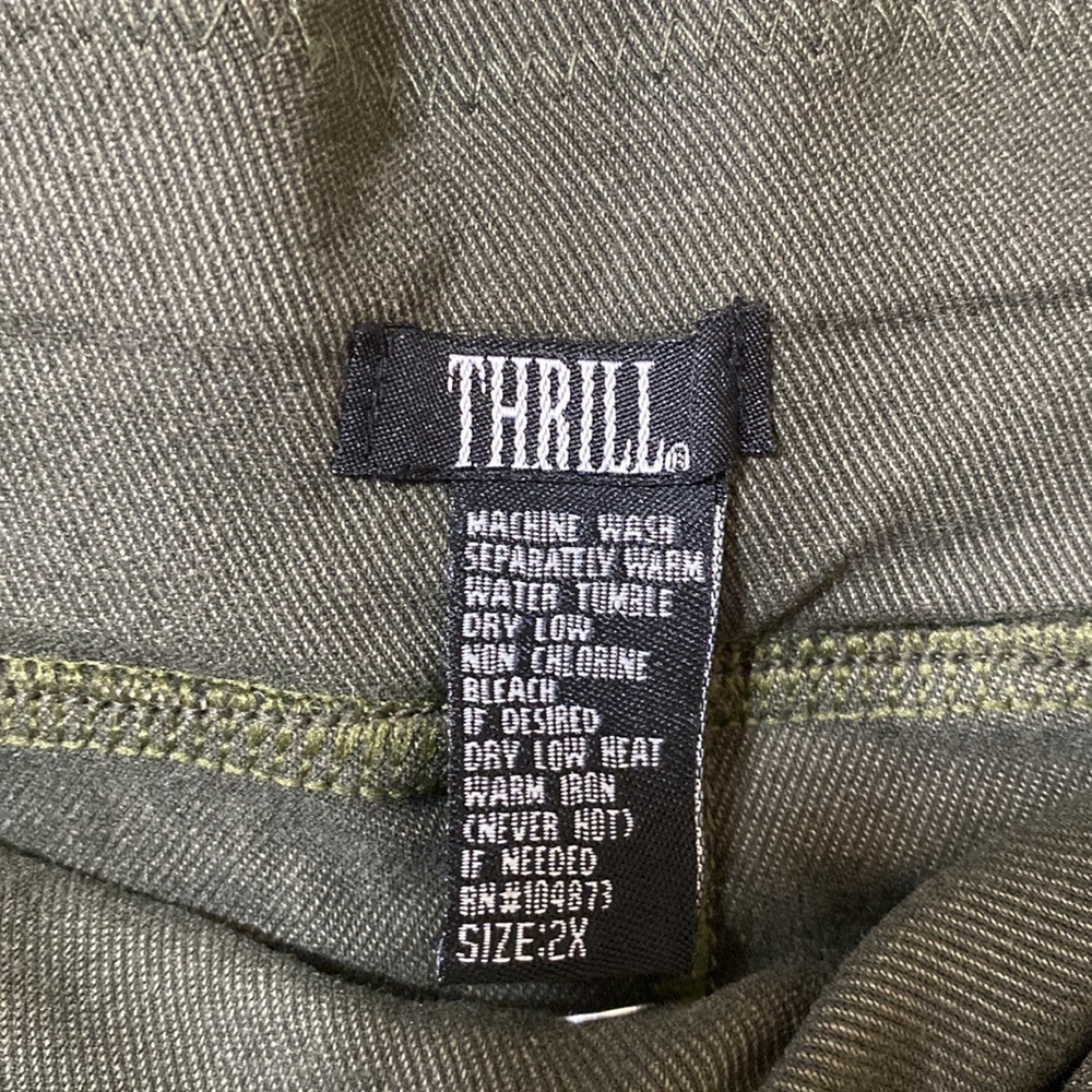 THRILL shorts - Picture 7 of 7